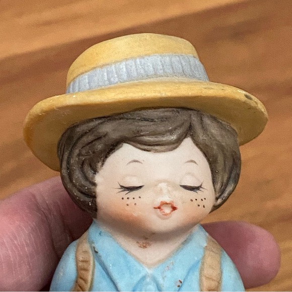 Pair of Vintage 1979 LUCY RIGG Adorable Kissing Boy & Girl Figurine Kitsch - Picture 14 of 15